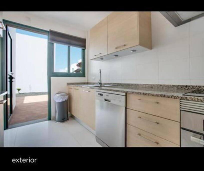 Spacious Private Villa & Private Heated Pool - Villa Sunshine Costa Teguise Εξωτερικό φωτογραφία