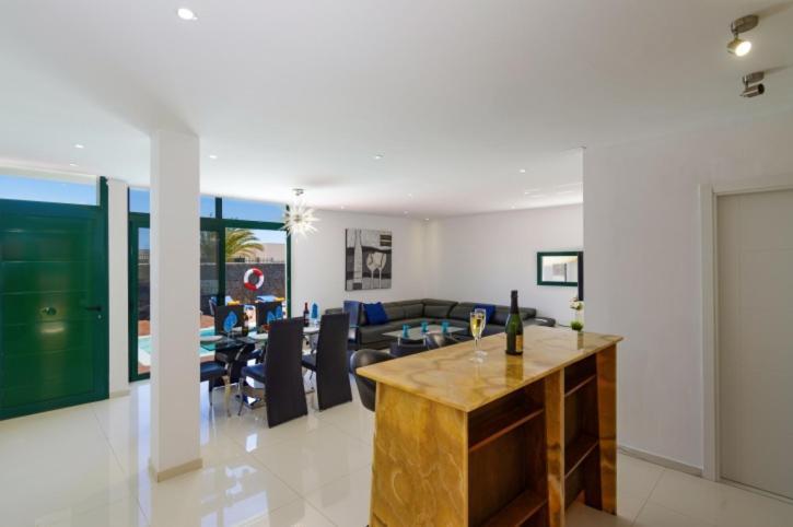 Spacious Private Villa & Private Heated Pool - Villa Sunshine Costa Teguise Εξωτερικό φωτογραφία